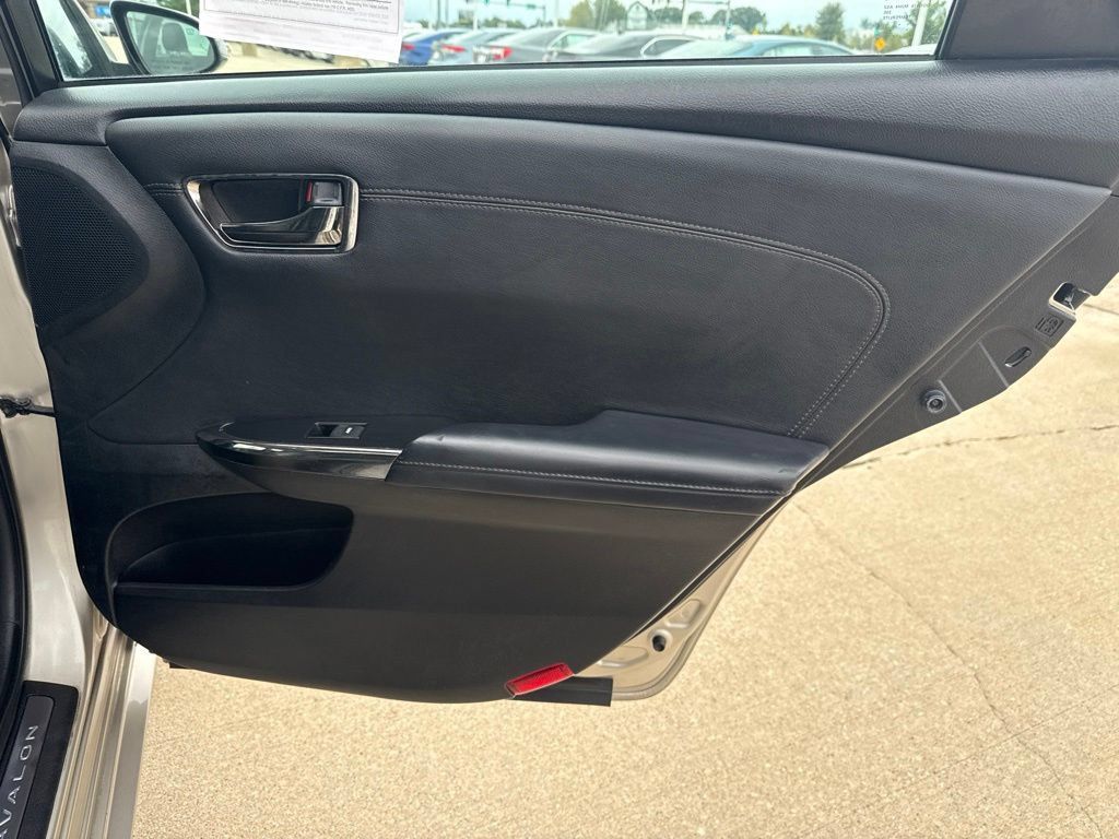 Used 2013 Toyota Avalon Limited w/ Technology Pkg FWD image 21
