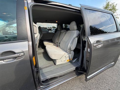 Used 2012 Toyota Sienna LE FWD image 20