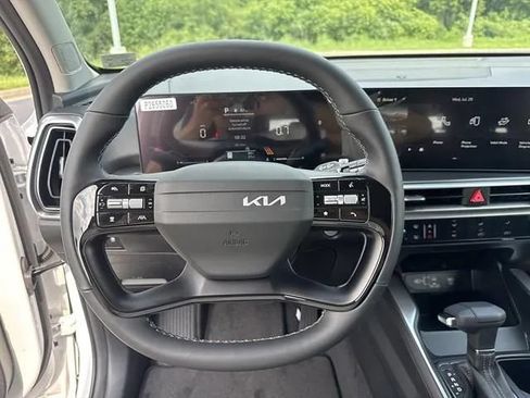 New 2026 Kia Sorento LX FWD image 9