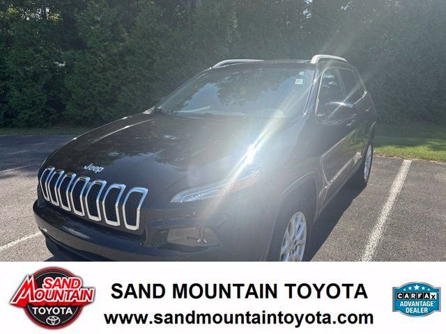 Used 2017 Jeep Cherokee Latitude w/ Comfort/Convenience Group AWD/4WD image 1