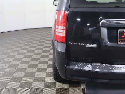 Used 2008 Chrysler Town & Country LX image 12