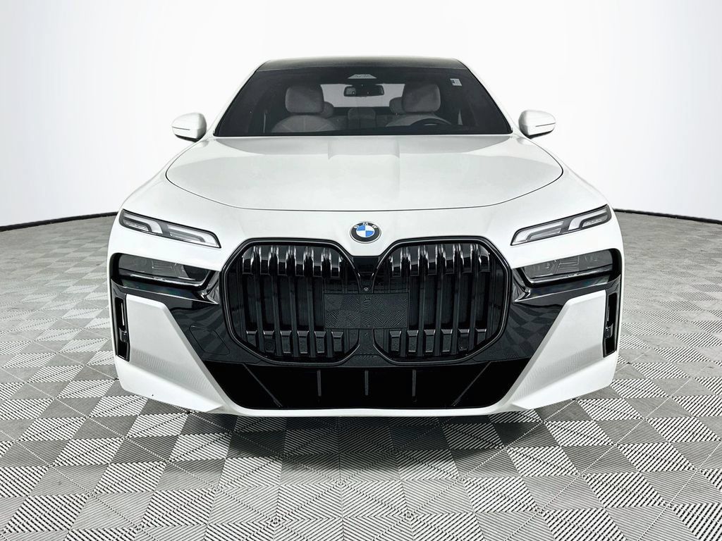 Used 2024 BMW 760i xDrive w/ Premium Package 2 AWD/4WD image 2