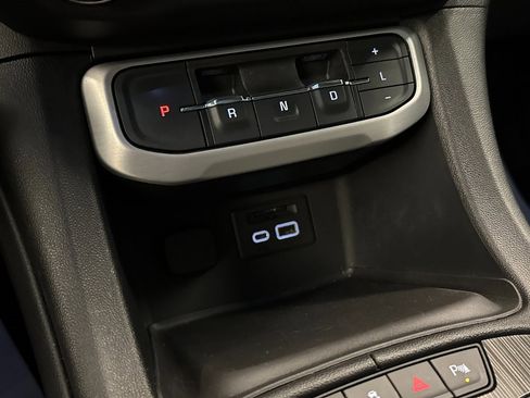 Used 2023 GMC Acadia SLT image 14