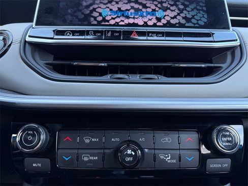 Certified 2024 Jeep Compass Limited image 29