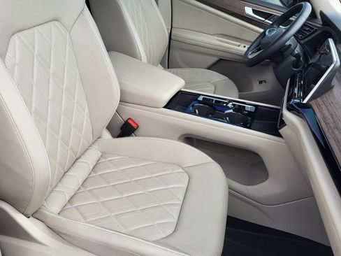 Used 2024 Volkswagen Atlas SEL Premium R-Line image 10