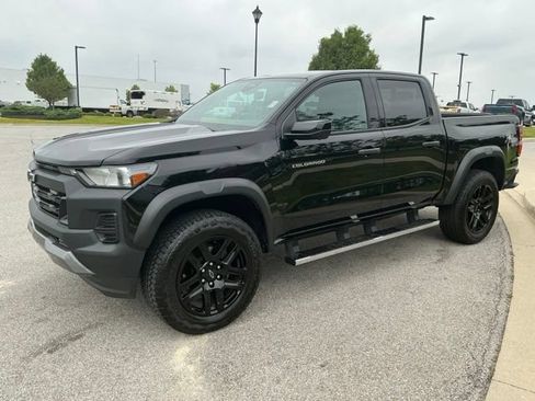 Used 2023 Chevrolet Colorado Trail Boss w/ Technology Package AWD/4WD image 3