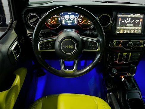 Used 2019 Jeep Wrangler Unlimited Sahara image 32