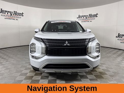 Used 2024 Mitsubishi Outlander SE Black Edition image 3