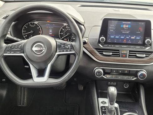 Used 2024 Nissan Altima 2.5 SV image 16