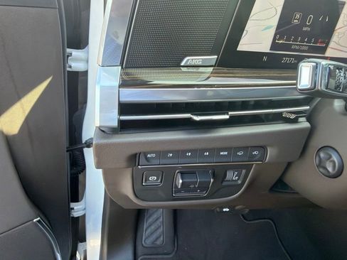 Used 2025 Cadillac Escalade ESV Premium Luxury w/ Touring Package AWD/4WD image 25