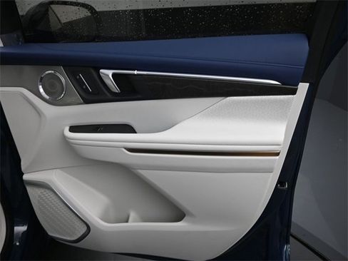 Certified 2025 Buick Enclave Avenir image 22