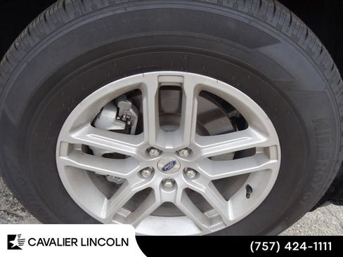 Used 2026 Ford Explorer Active AWD/4WD image 14