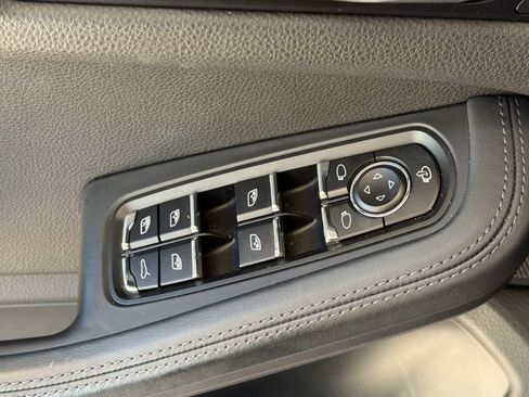 Used 2022 Porsche Macan AWD/4WD image 13