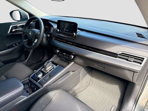 Used 2024 Mitsubishi Outlander ES FWD image 30