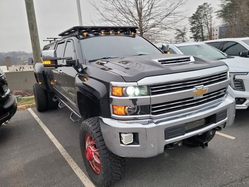 Used 2019 Chevrolet Silverado 3500 LTZ w/ Duramax Plus Package image 3