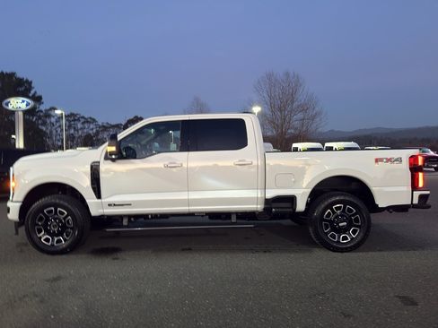 New 2026 Ford F250 Platinum w/ FX4 Off-Road Package image 29