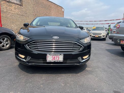 Used 2017 Ford Fusion SE w/ Equipment Group 601A FWD image 2