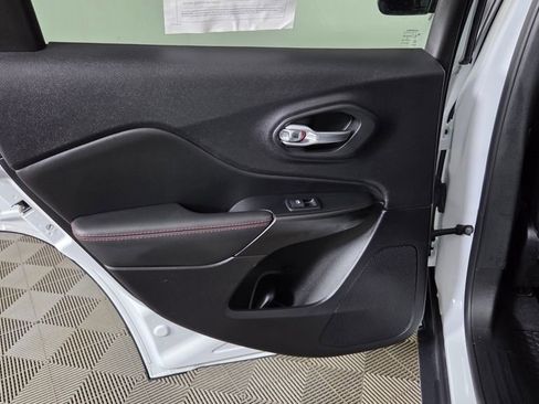 Used 2022 Jeep Cherokee Trailhawk w/ Trailer Tow Group image 27