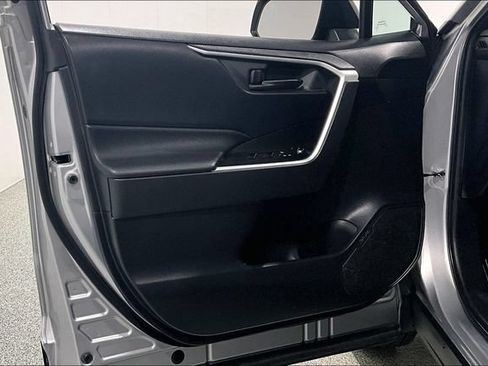 Used 2020 Toyota RAV4 LE AWD/4WD image 24