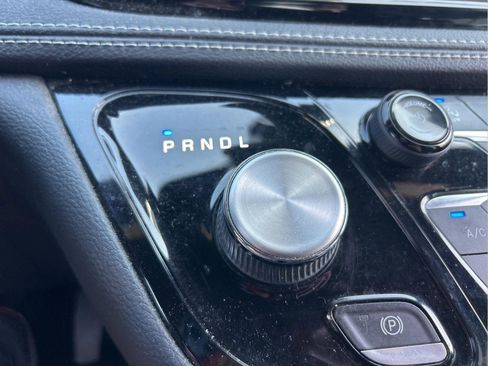 Certified 2021 Chrysler Pacifica Touring-L w/ S Appearance Package image 32