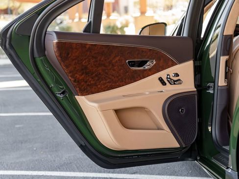 Used 2022 Bentley Flying Spur Plug-In Hybrid image 23