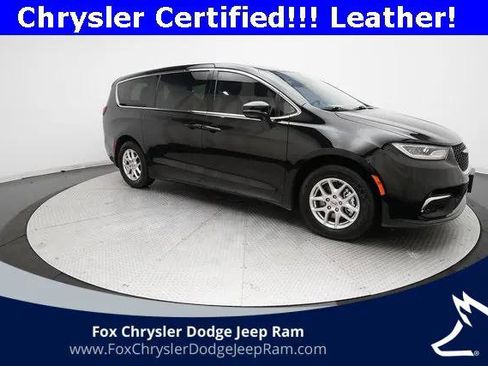 Certified 2024 Chrysler Pacifica Touring-L image 13