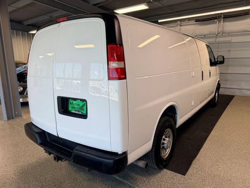 Used 2018 Chevrolet Express 3500 Extended w/ Driver Convenience Package RWD image 3