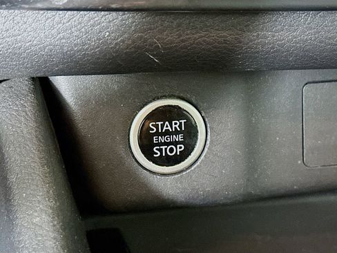 Used 2023 Nissan Rogue SV image 19