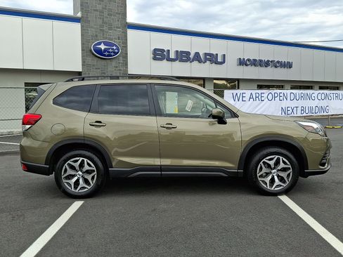 Certified 2023 Subaru Forester Premium AWD/4WD image 7