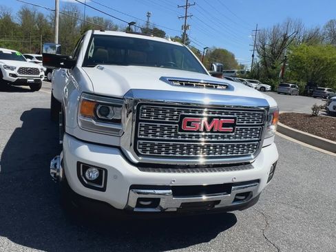 Used 2018 GMC Sierra 3500 Denali w/ Duramax Plus Package image 4