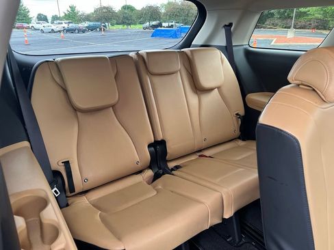 Used 2024 Kia Carnival LX FWD image 12