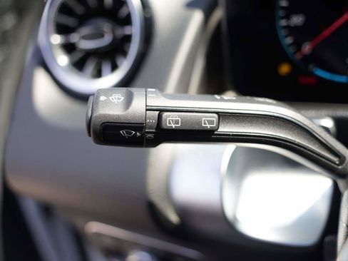 Used 2023 Mercedes-Benz GLB 250 image 26