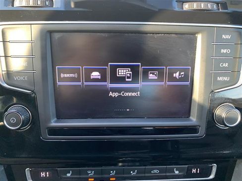 Used 2017 Volkswagen Golf 4-Door image 25