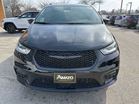 New 2026 Chrysler Pacifica Limited AWD/4WD image 3