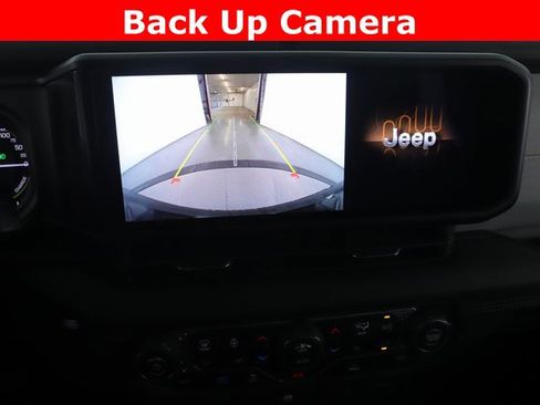 Used 2025 Jeep Wrangler Unlimited Sahara image 22