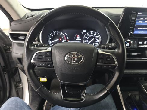 Used 2021 Toyota Highlander XLE FWD image 10