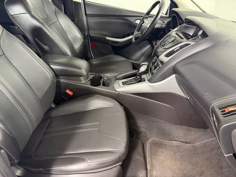 Used 2014 Ford Focus SE w/ Equipment Group 201A FWD image 19