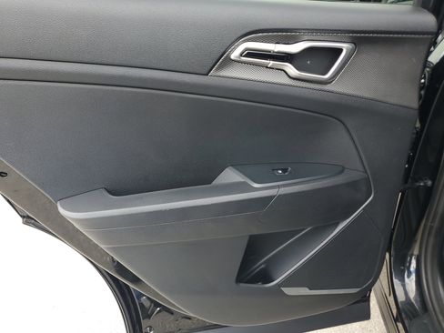 Used 2025 Kia Sportage LX image 28