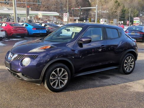 Used 2017 Nissan Juke SV image 2