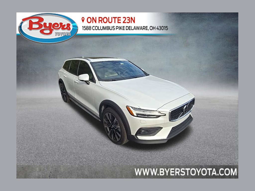 Used 2025 Volvo V60 B5 Cross Country Ultra w/ Climate Package AWD/4WD image 1