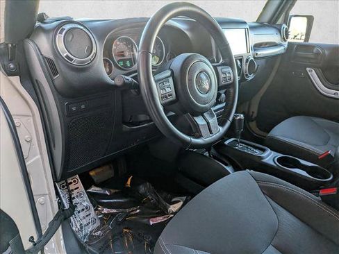 Used 2017 Jeep Wrangler Unlimited Rubicon w/ Connectivity Group image 15