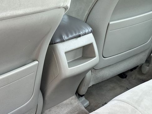 Used 2011 Toyota Camry LE FWD image 14