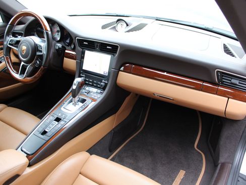 Used 2018 Porsche 911 Turbo S image 25