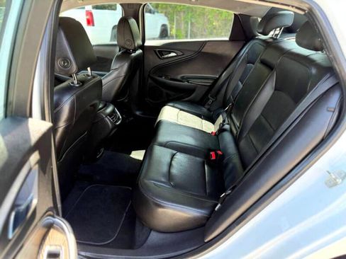 Used 2017 Chevrolet Malibu Premier w/ Driver Confidence Package image 9