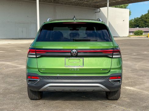 Used 2025 Volkswagen Taos SE w/ Panoramic Sunroof Package AWD/4WD image 10