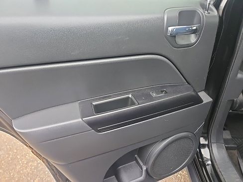 Used 2015 Jeep Patriot Latitude image 27