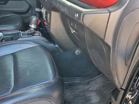 Used 2018 Jeep Wrangler Unlimited Rubicon image 25