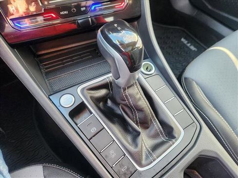 Used 2025 Volkswagen Jetta SE w/ Sunroof Package image 37