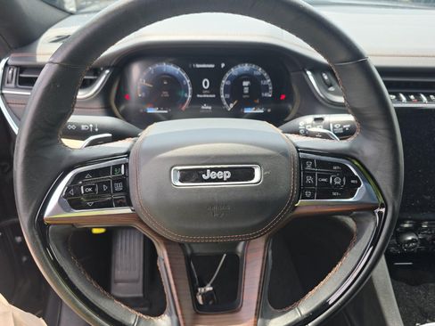 Used 2025 Jeep Grand Cherokee Summit w/ Obsidian Package AWD/4WD image 11