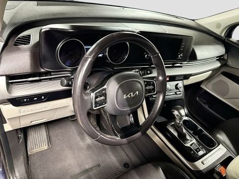 Used 2024 Kia Carnival LX image 9
